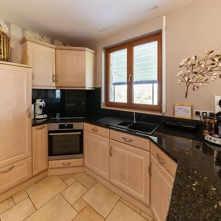 Vakantiehuis Holiday With Indoor Swimming Pool Welkenraedt